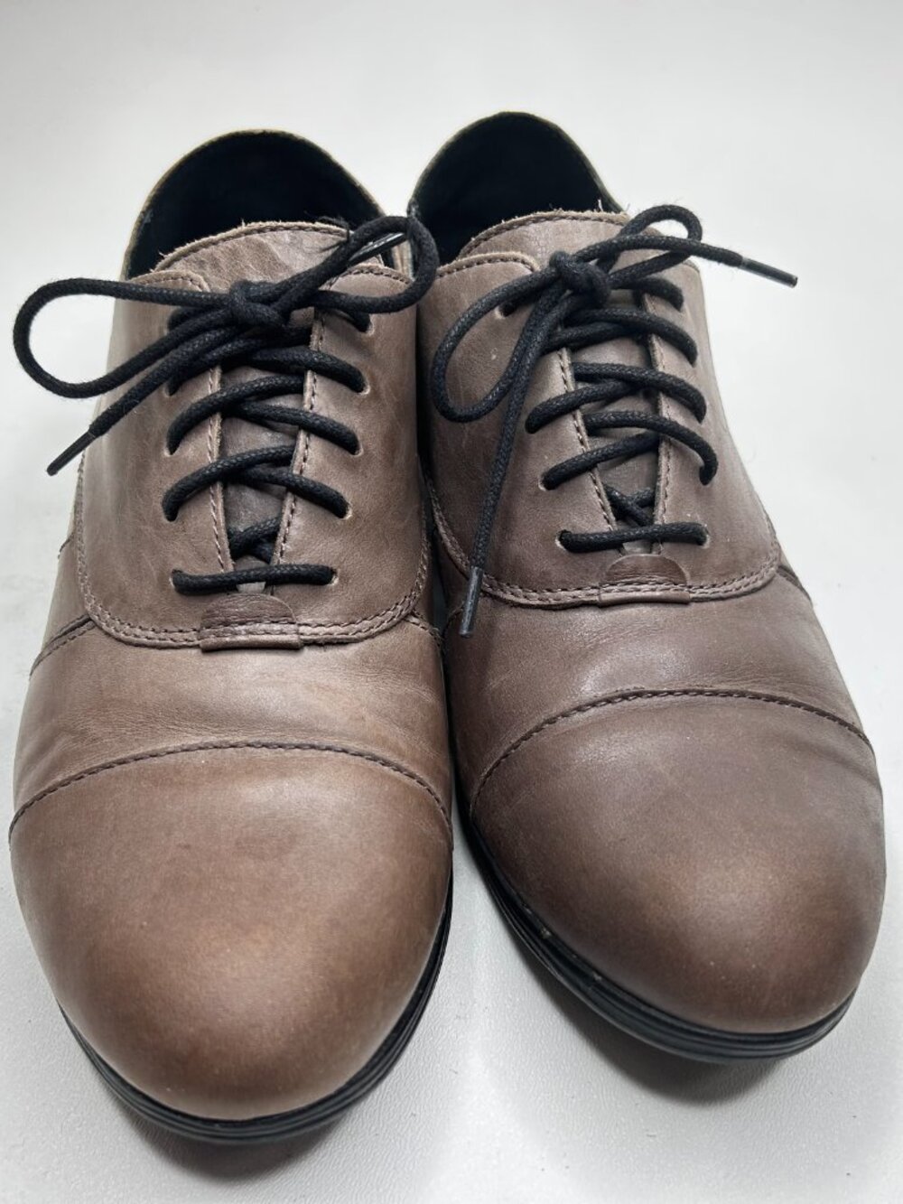 BORN Women's Taupe Leather Lace Up Cap Toe Oxfords Size 10M D52222